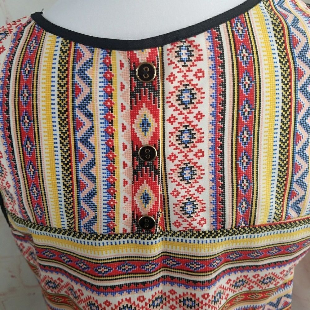 3/$25 Lush button back hi lo tank crop top medium - Picture 4 of 5